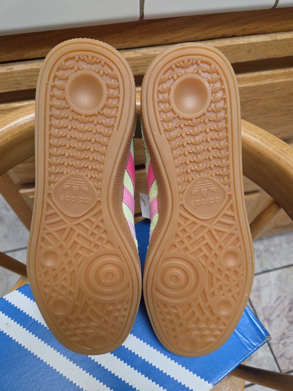 Brand New Adidas Women’s  Spezial Sneakers (comes with both green&pink laces) - Picture 7 of 8